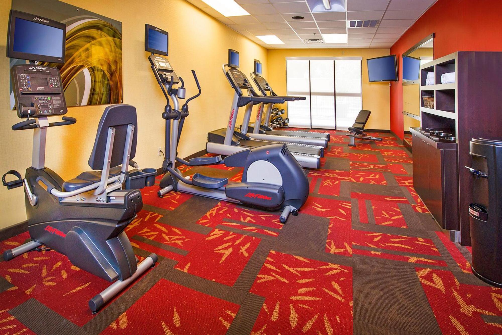 Courtyard By Marriott Airport Coliseum Hotel