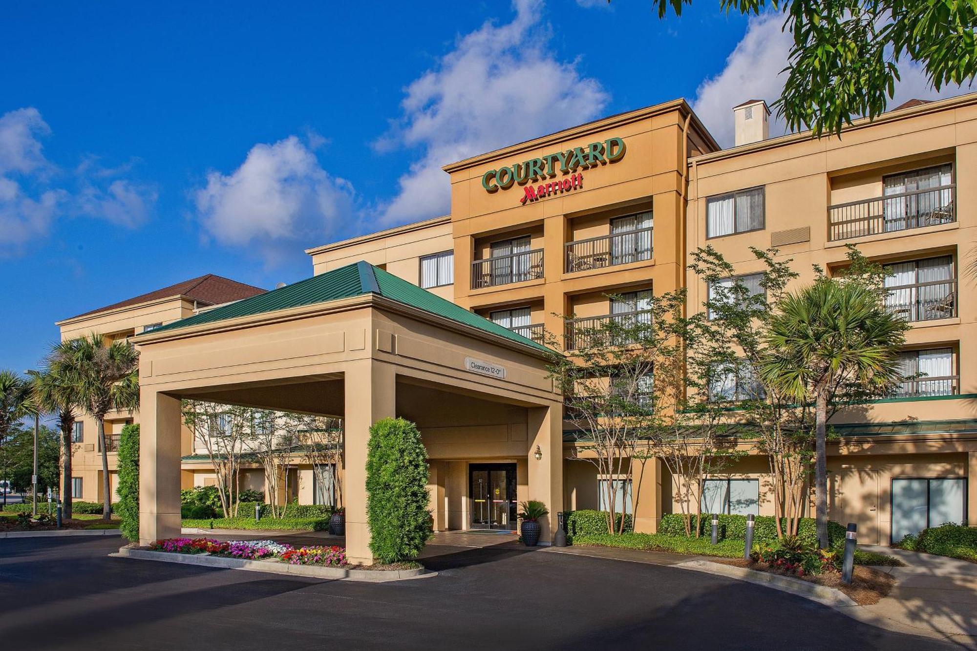 Courtyard By Marriott Airport Coliseum Hotel