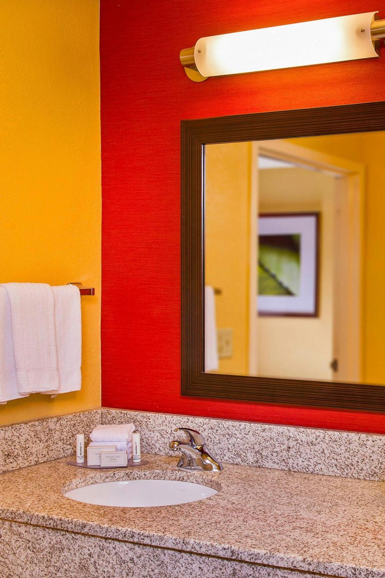 Courtyard By Marriott Airport Coliseum 3*