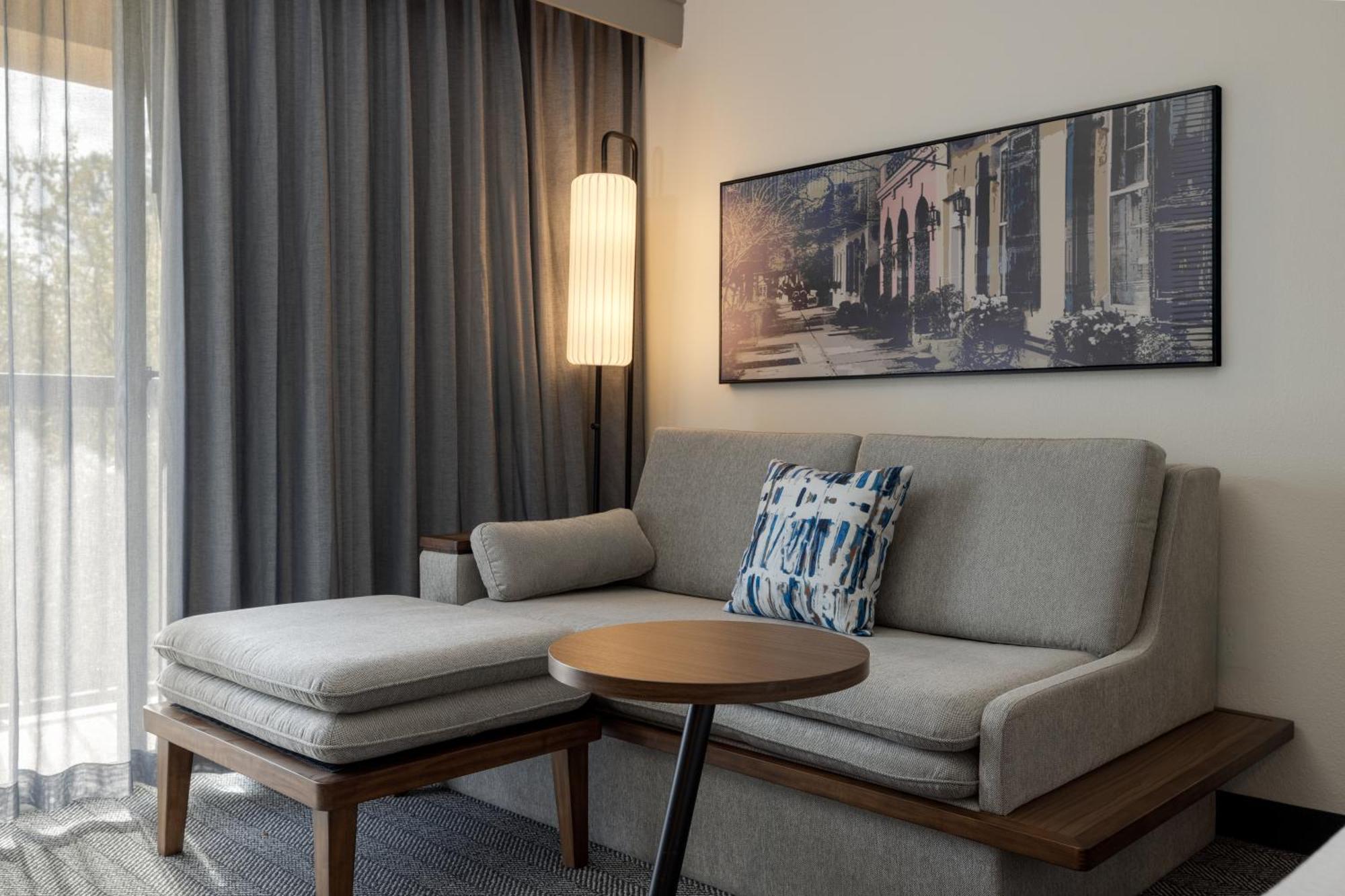 Courtyard By Marriott Airport Coliseum Hotel