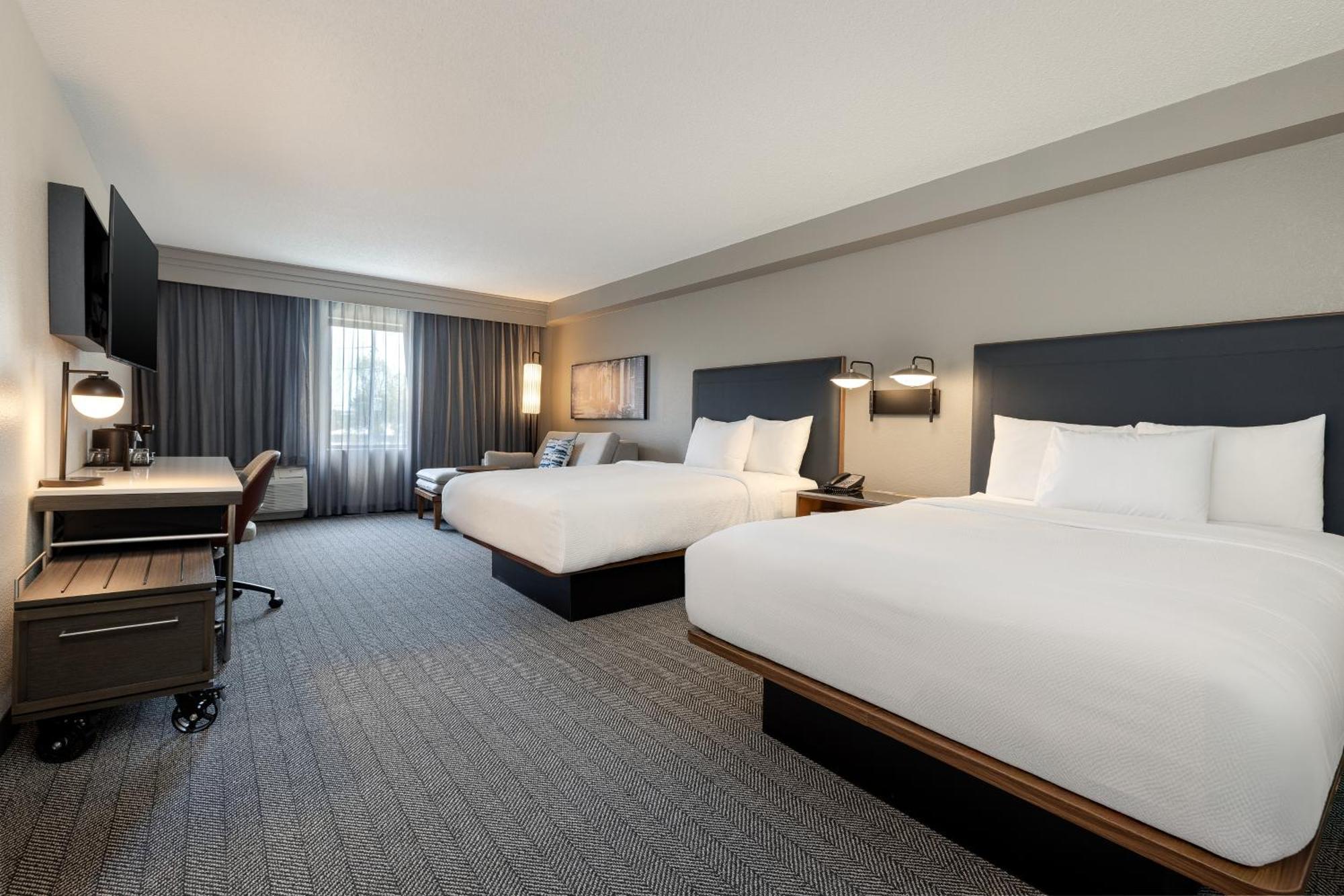 Hotel Courtyard By Marriott Airport Coliseum 3*