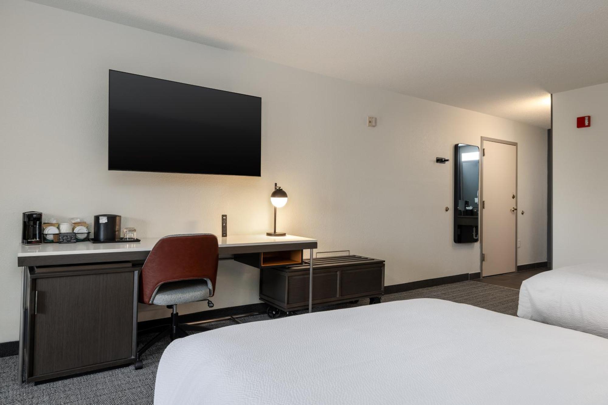 Courtyard By Marriott Airport Coliseum