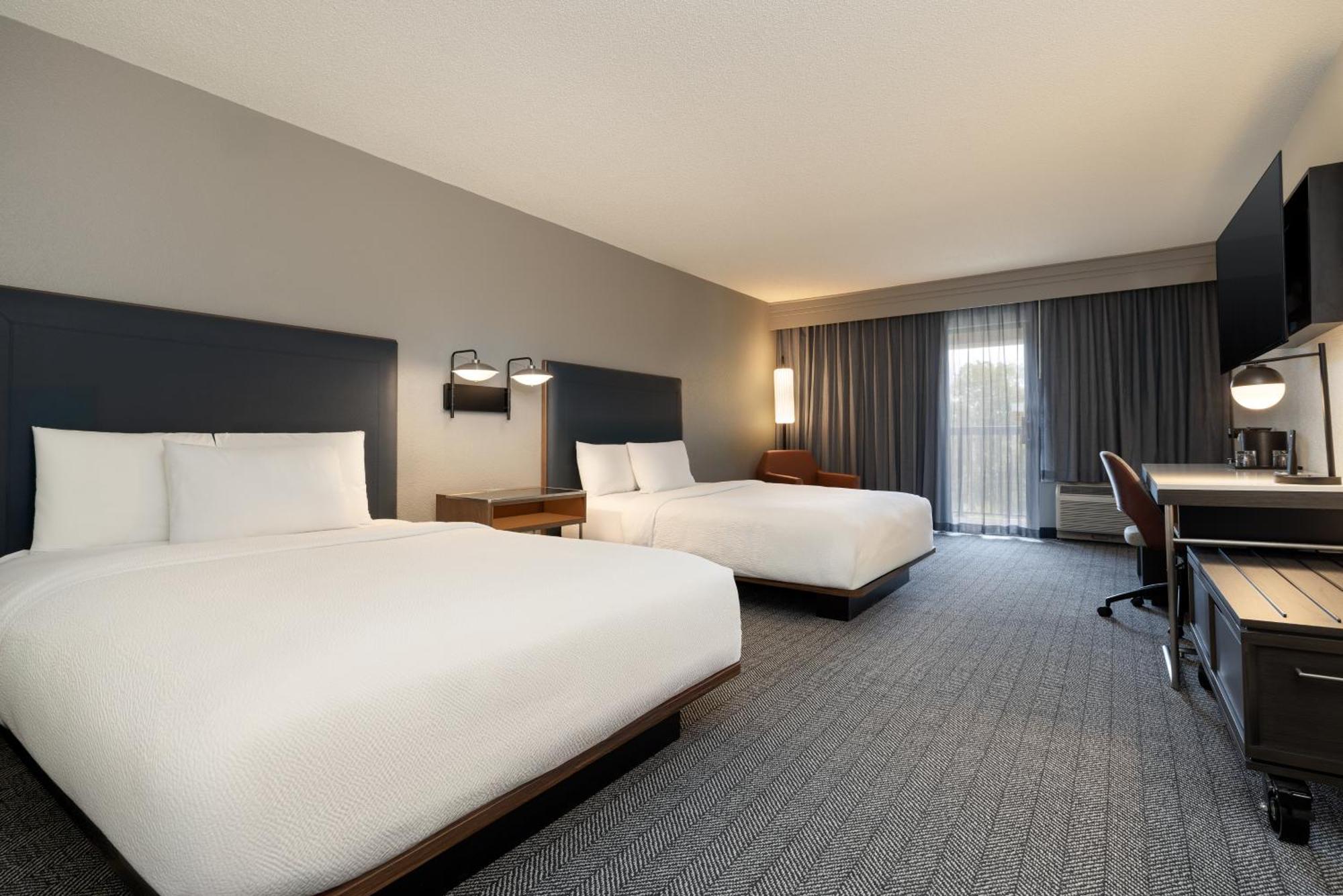 Courtyard By Marriott Airport Coliseum Hotel 3*