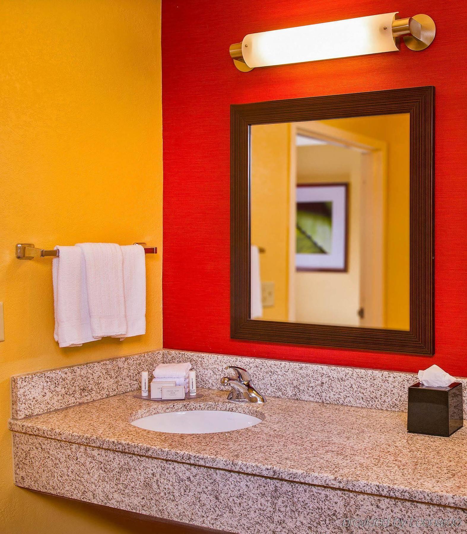 Hotel Courtyard By Marriott Airport Coliseum 3*