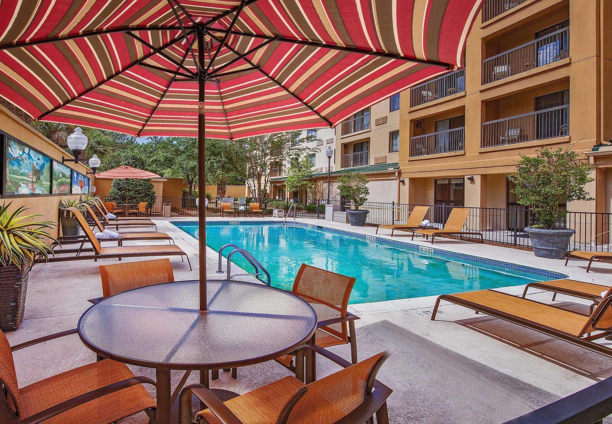 Hotel Courtyard By Marriott Airport Coliseum 3*